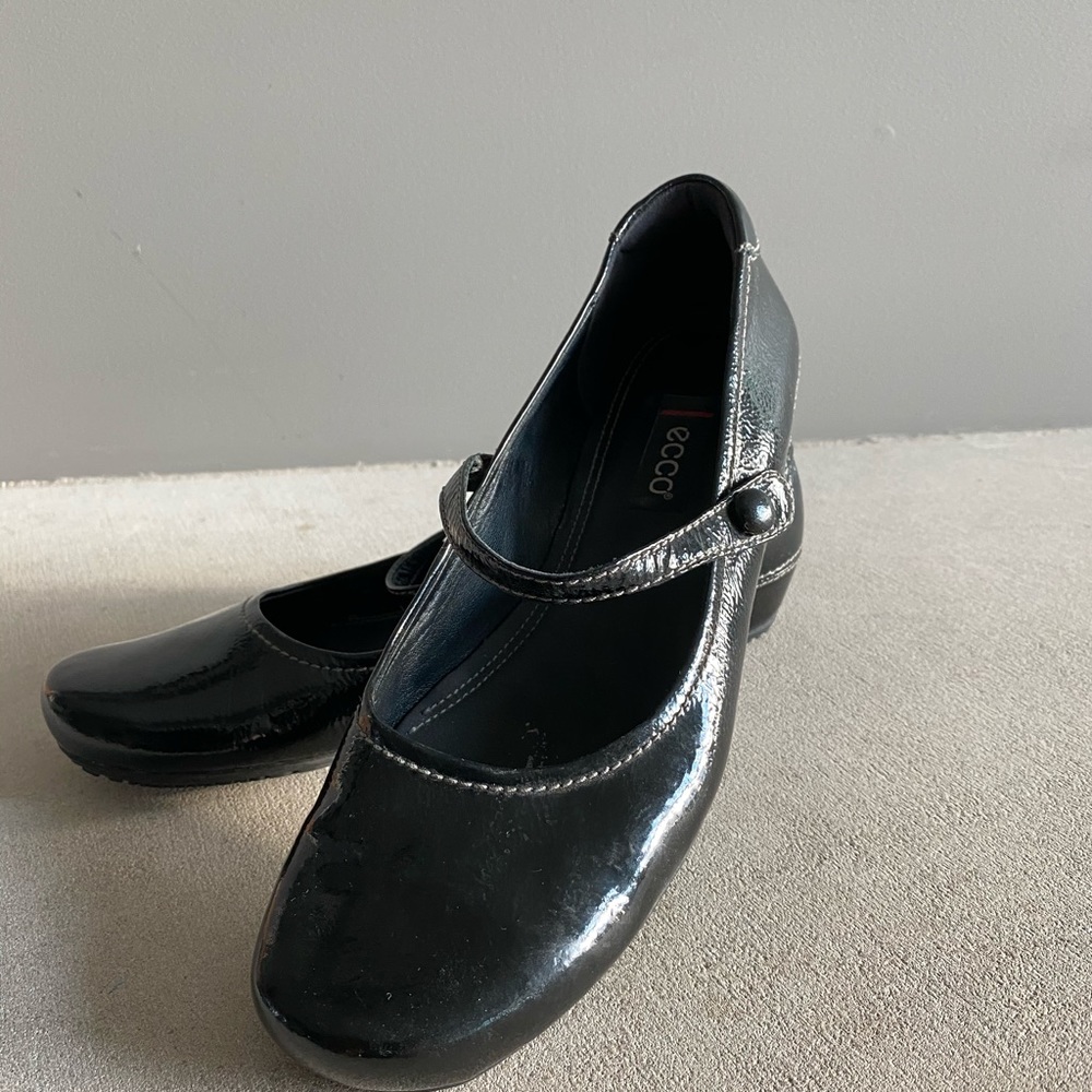 Patent leather Ecco Mary Janes, 39